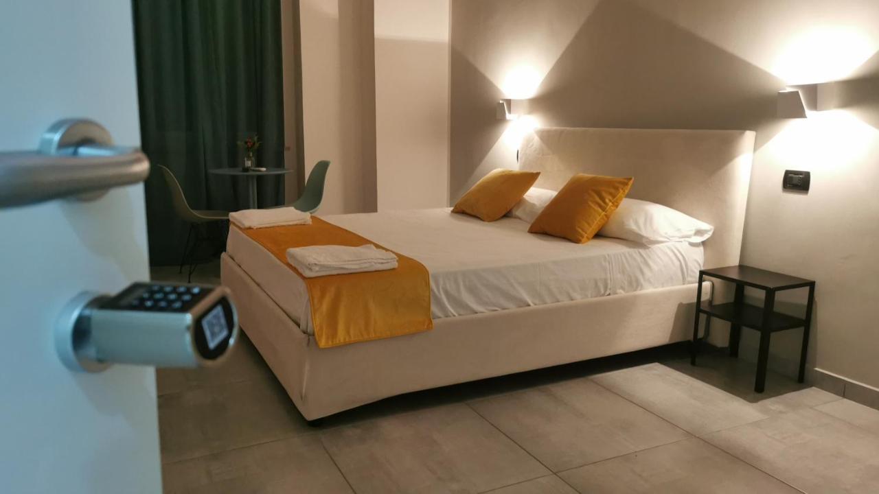 Hi Relais Rooms Наполи Екстериор снимка