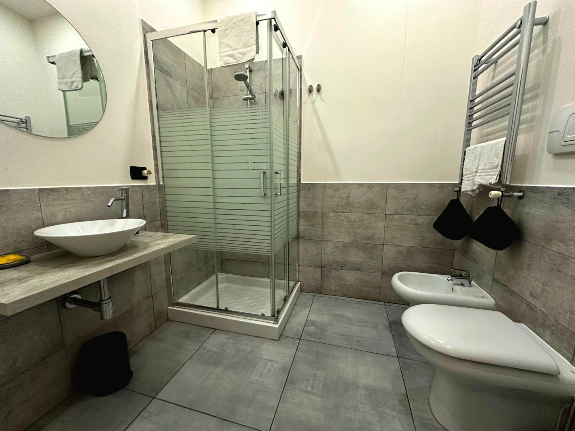 Hi Relais Rooms Наполи Екстериор снимка
